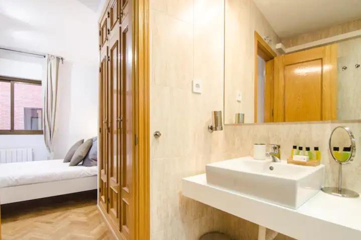 Bright & Spacious- City Center- 2Rooms-2Bathrooms Madrid Dış mekan fotoğraf